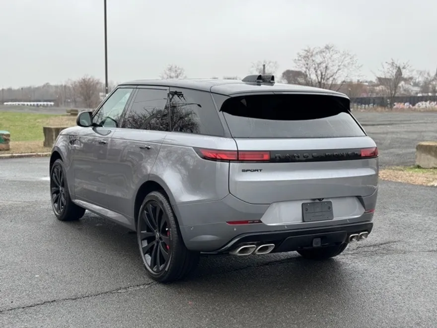 2025 Land Rover Range Rover Sport SE photo 1