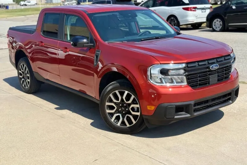 2024 Ford Maverick Lariat photo 1