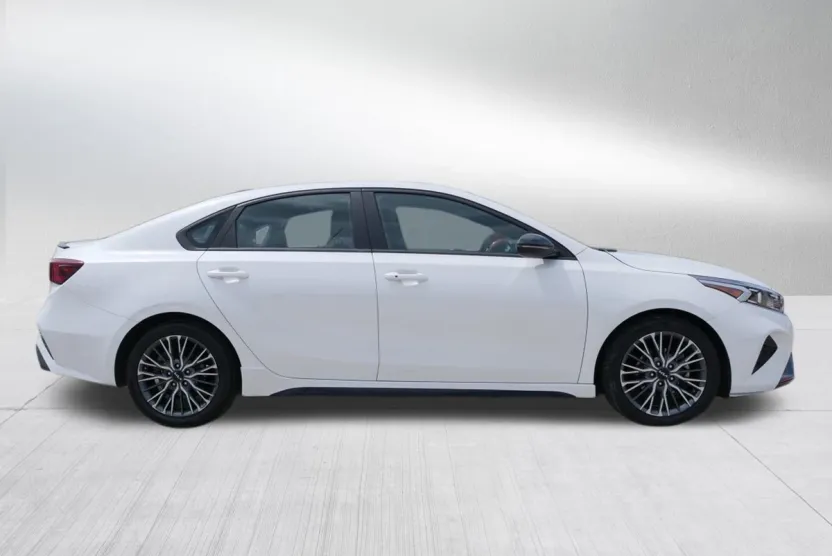 2023 Kia Forte GT-Line photo 1
