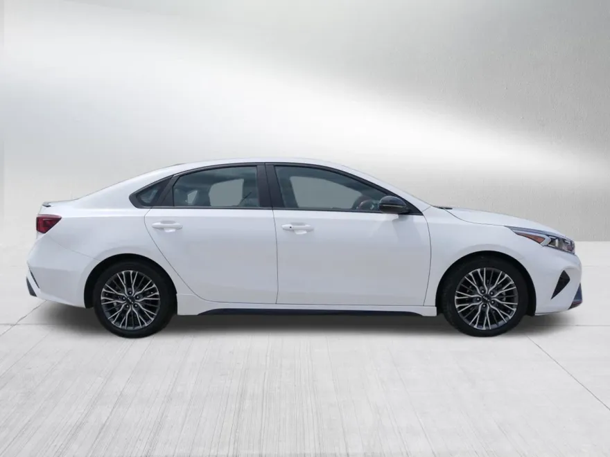 2023 Kia Forte GT-Line photo 1