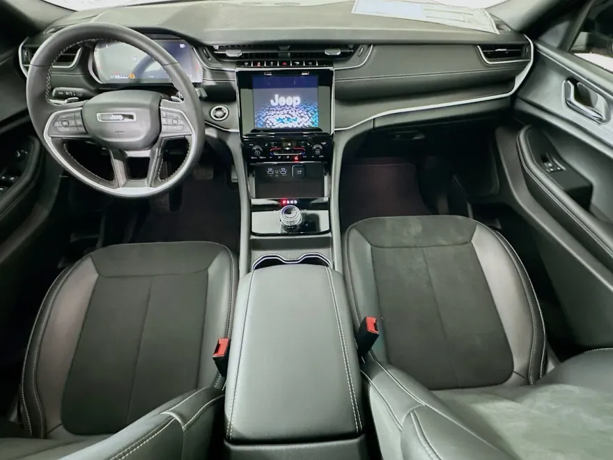 2025 Jeep Grand Cherokee Altitude X photo 21