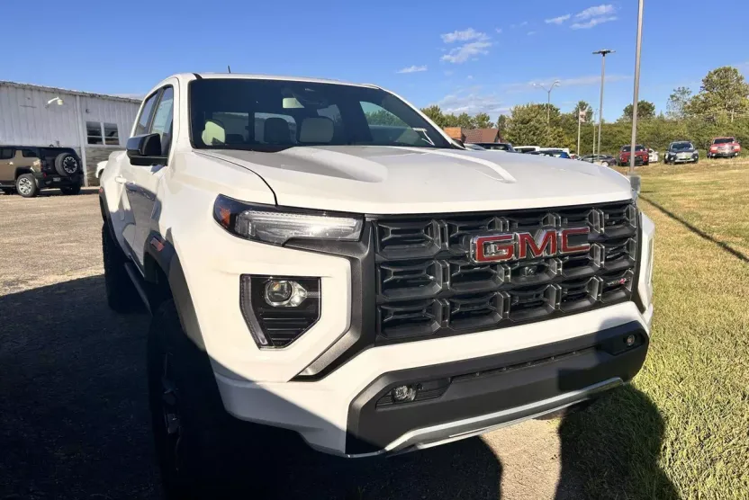 2025 Gmc Canyon AT4 photo 1
