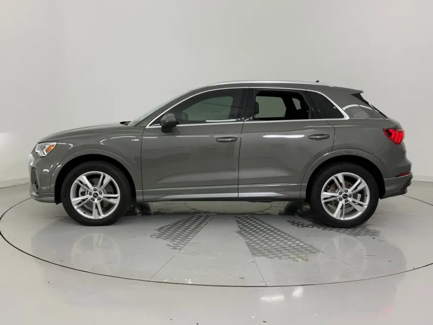 2023 Audi Q3 S line Premium Plus photo 1