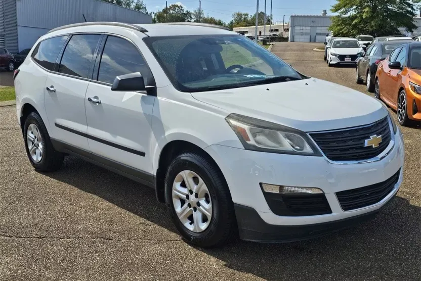 2016 Chevrolet Traverse LS photo 1