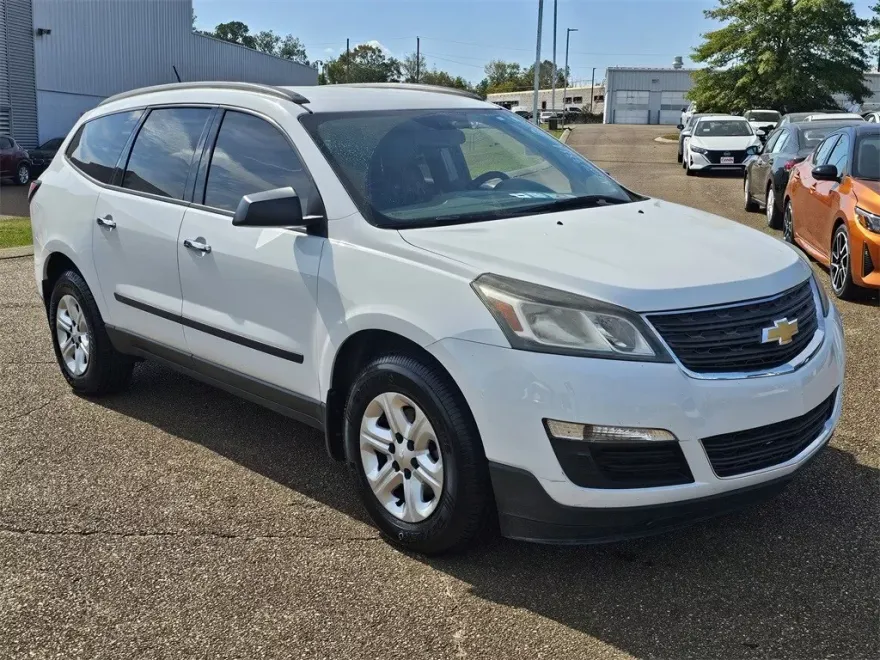 2016 Chevrolet Traverse LS photo 1
