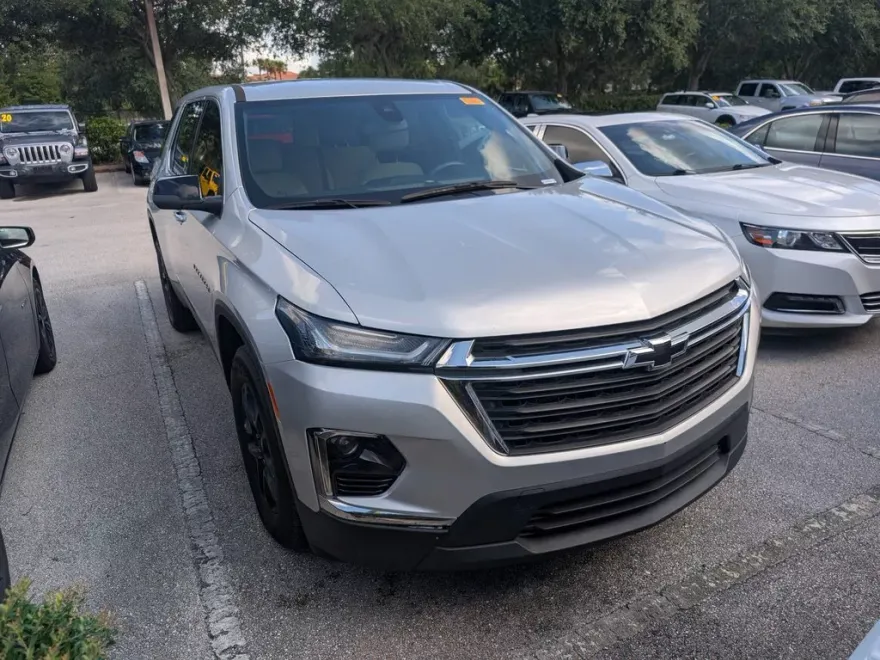 2022 Chevrolet Traverse LS photo 1