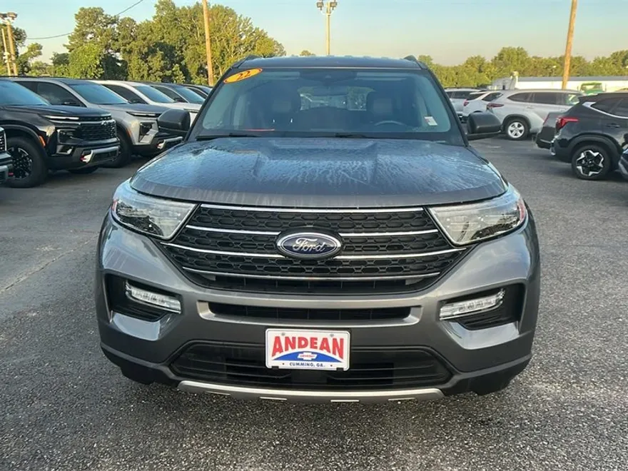 2022 Ford Explorer XLT photo 1