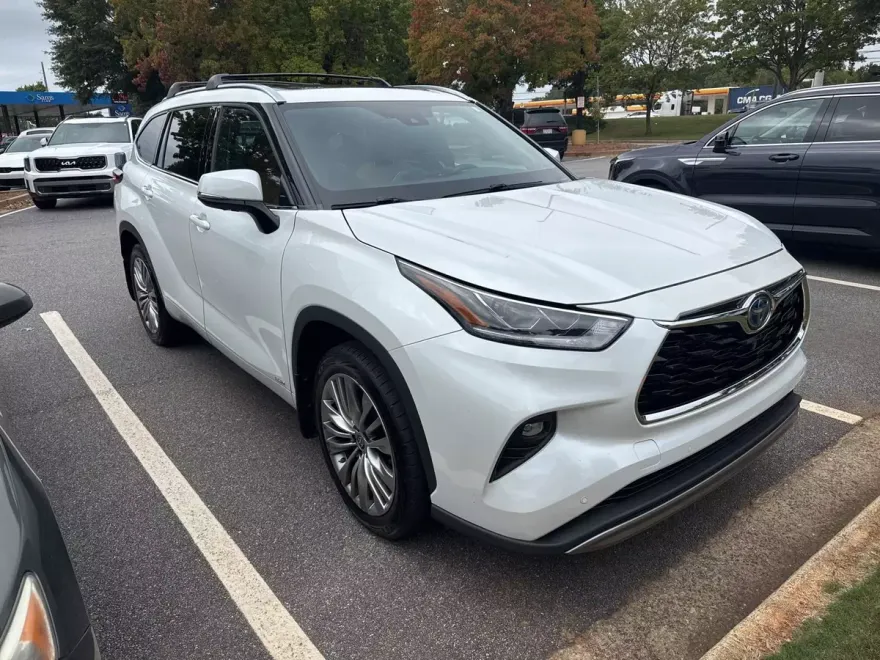 2022 Toyota Highlander Hybrid Platinum photo 1