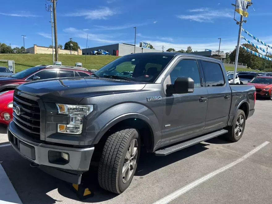 2017 Ford F-150 XLT photo 1