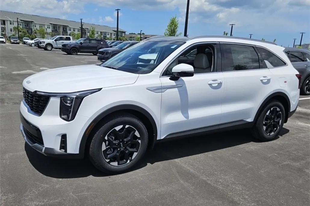 2025 Kia Sorento S photo 1