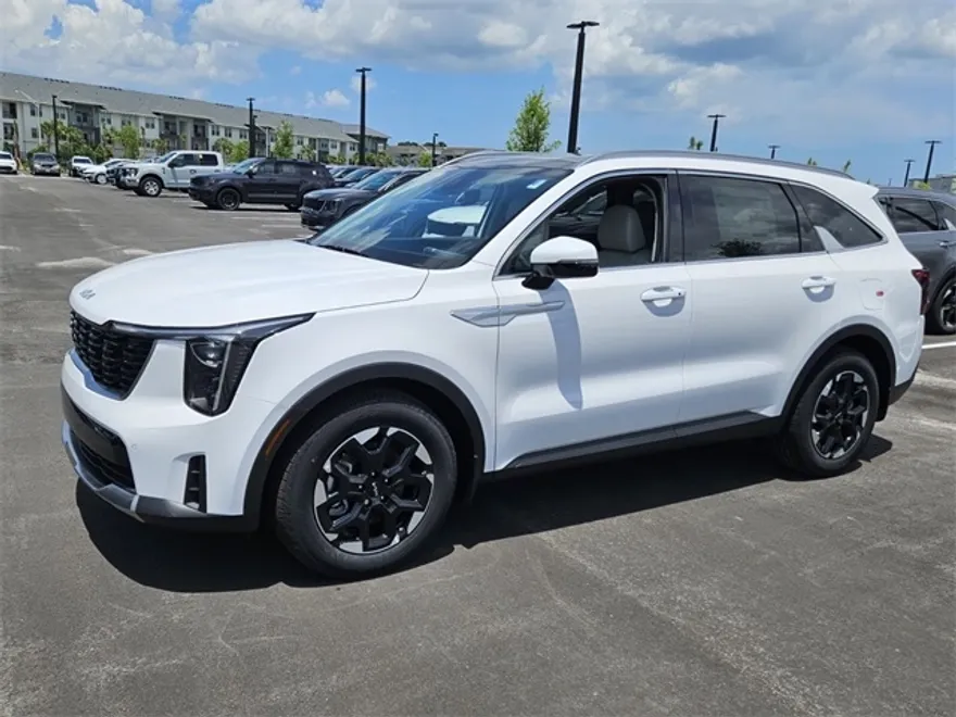 2025 Kia Sorento S photo 1