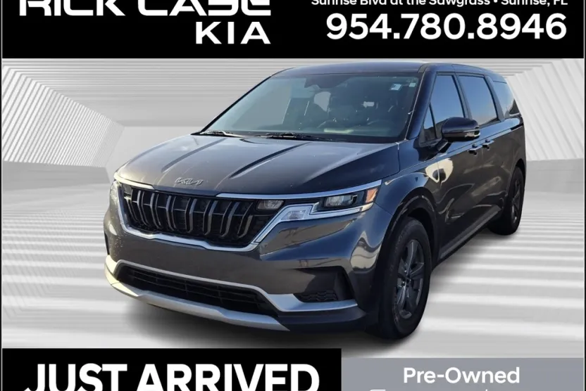 2023 Kia Carnival LX photo 1