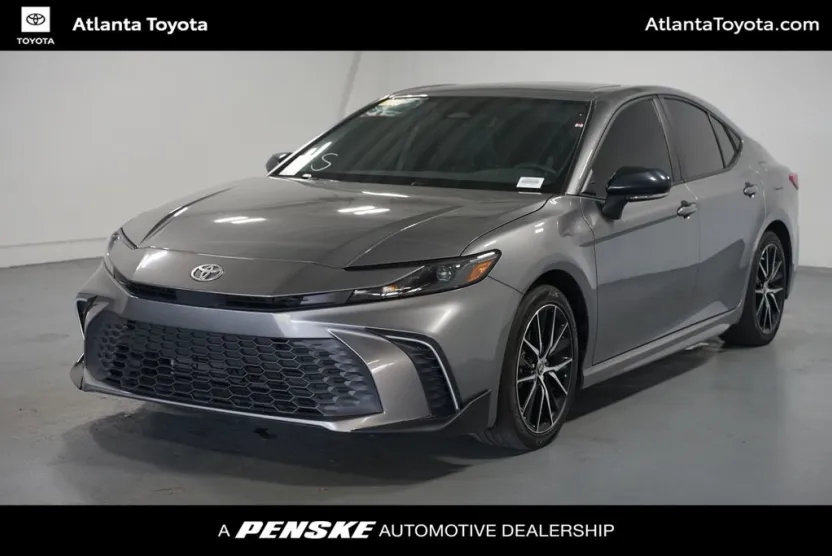 2025 Toyota Camry SE Hybrid photo 1