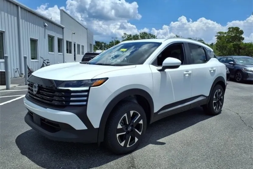 2025 Nissan Kicks SV photo 1