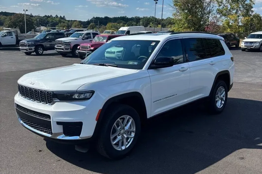 2025 Jeep Grand Cherokee Laredo Sport photo 1