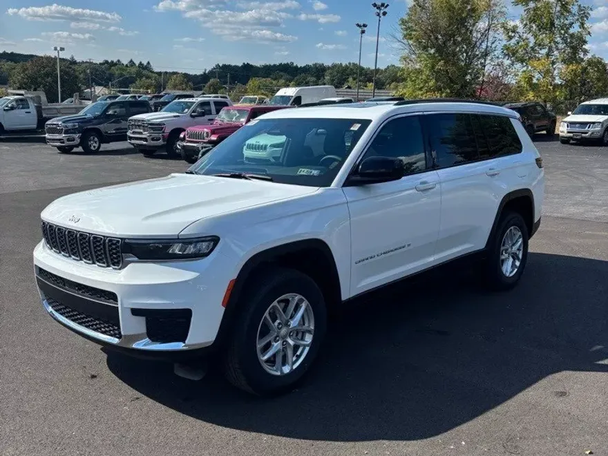 2025 Jeep Grand Cherokee Laredo Sport photo 1