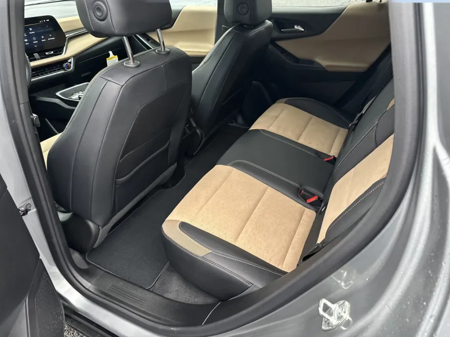 2025 Chevrolet Equinox ACTIV photo 1