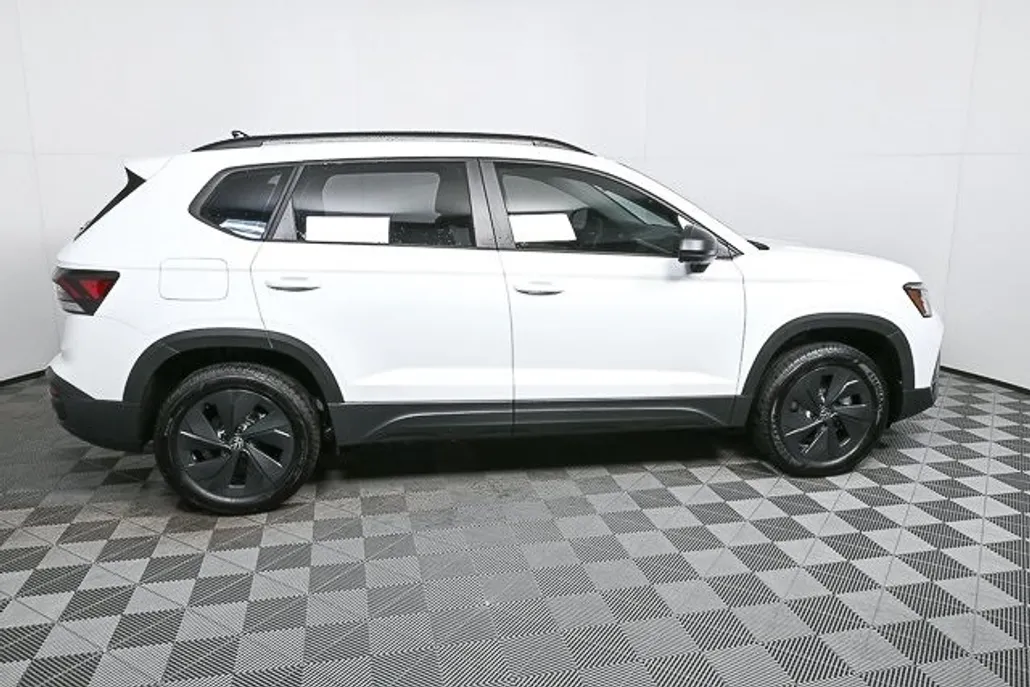 2025 Volkswagen Taos S photo 1
