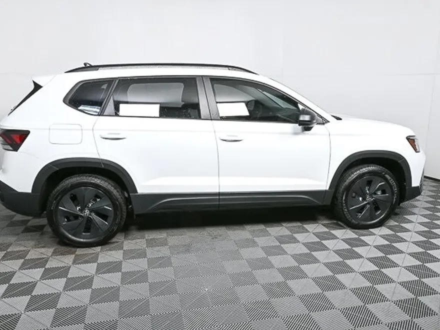 2025 Volkswagen Taos S photo 1