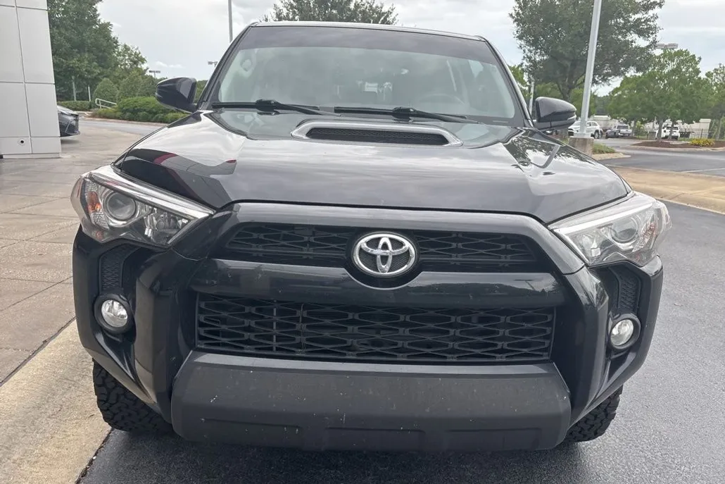 2018 Toyota 4Runner TRD Off-Road Premium photo 1