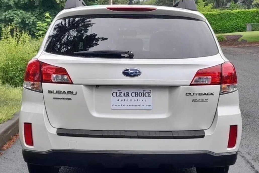 2014 Subaru Outback 2.5i Limited photo 1