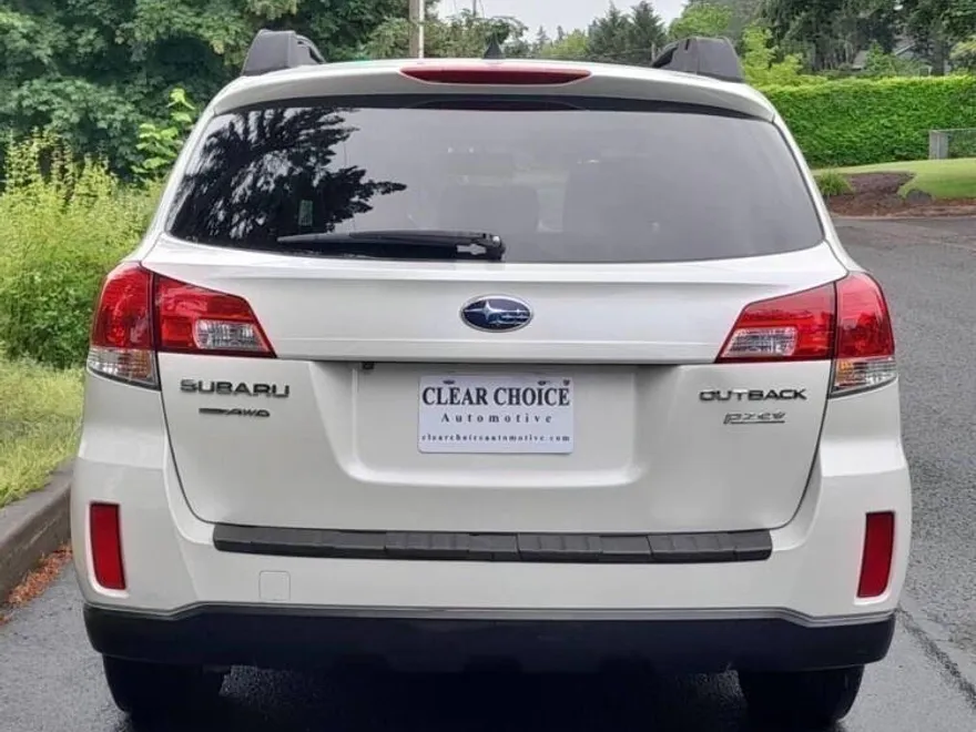 2014 Subaru Outback 2.5i Limited photo 1