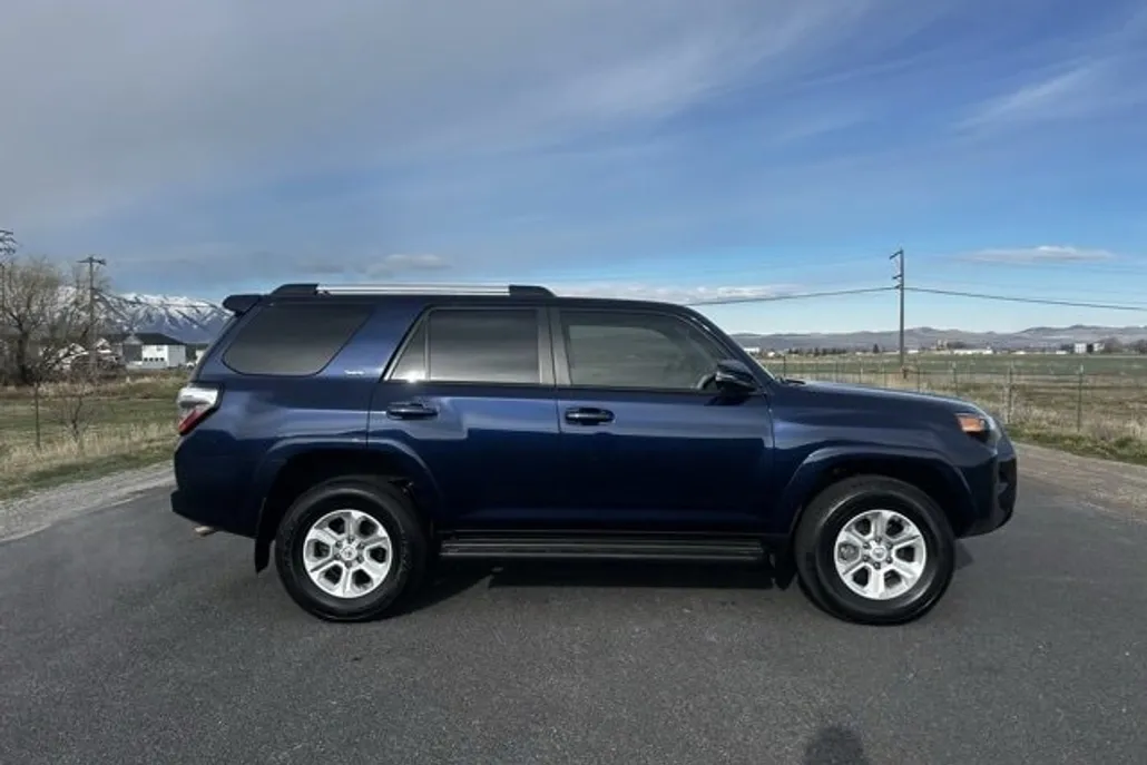 2023 Toyota 4Runner SR5 Premium photo 1