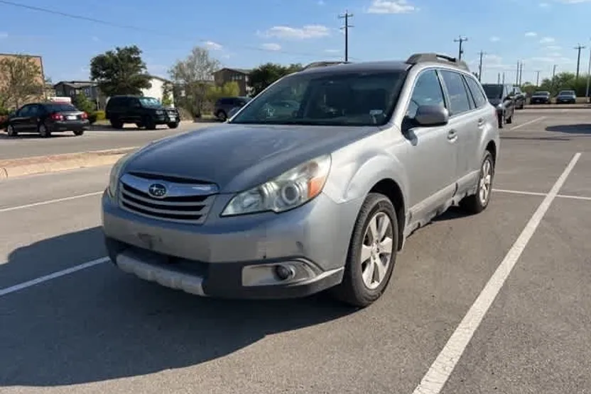 2011 Subaru Outback 2.5i Limited photo 1