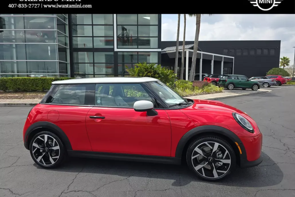 2025 Mini Cooper 2 Door Hardtop Signature photo 1