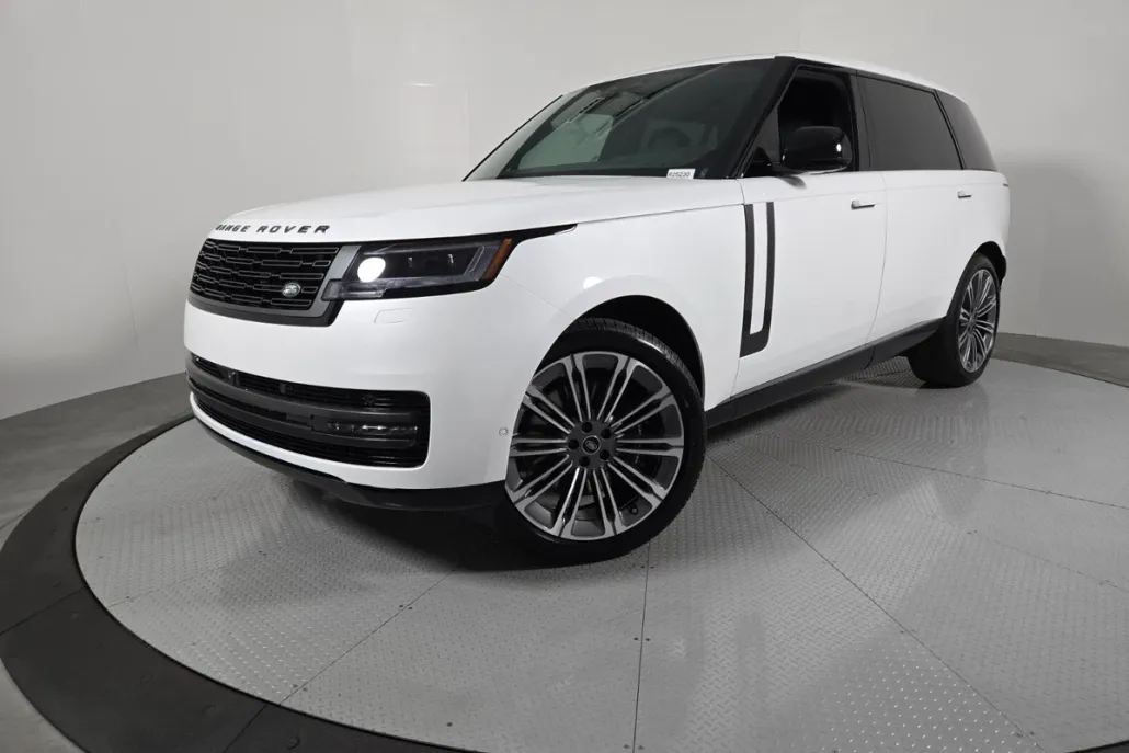2025 Land Rover Range Rover SE photo 1