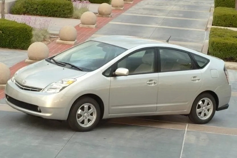 2004 Toyota Prius photo 1