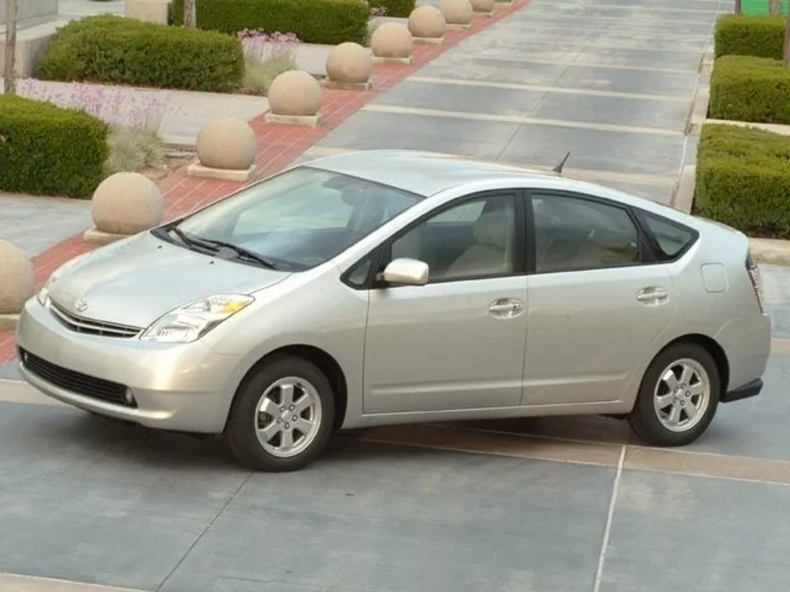 2004 Toyota Prius photo 1