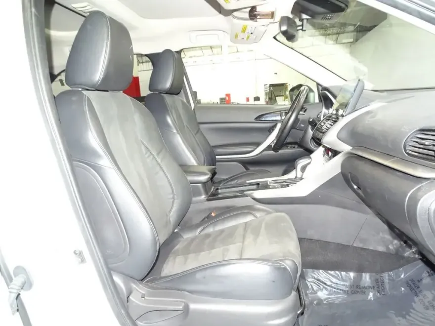 2023 Mitsubishi Eclipse Cross SE photo 9