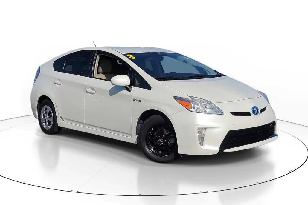 2013 Toyota Prius Four photo 1