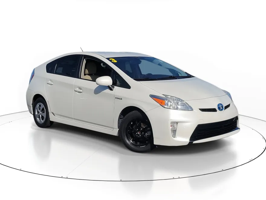 2013 Toyota Prius Four photo 1