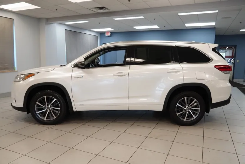 2018 Toyota Highlander Hybrid XLE photo 1