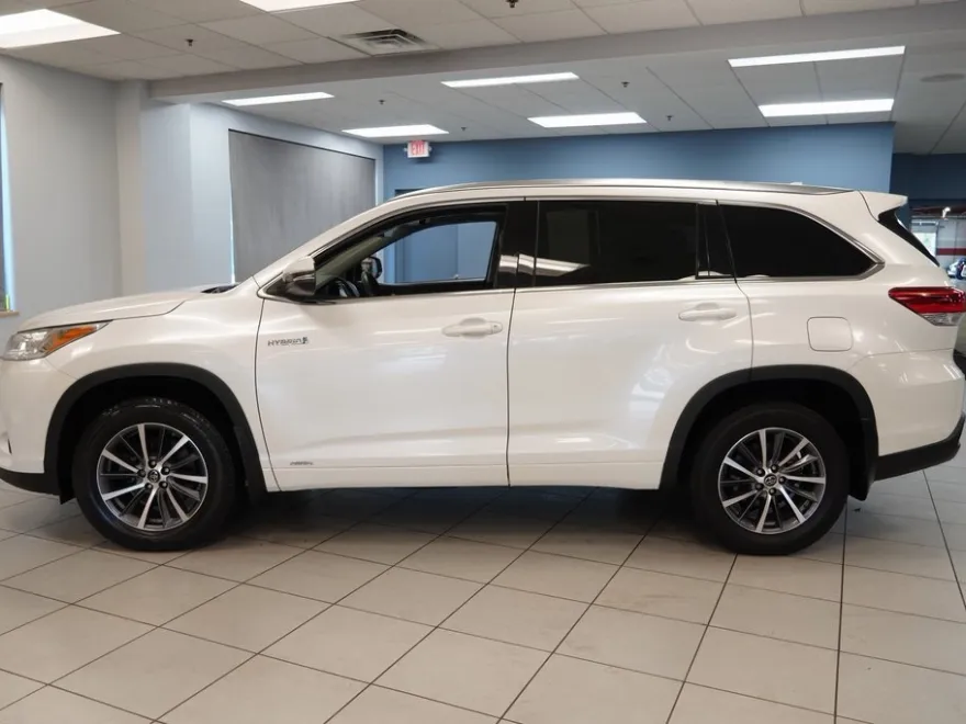 2018 Toyota Highlander Hybrid XLE photo 1