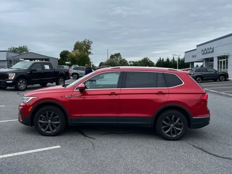 2022 Volkswagen Tiguan SE photo 1