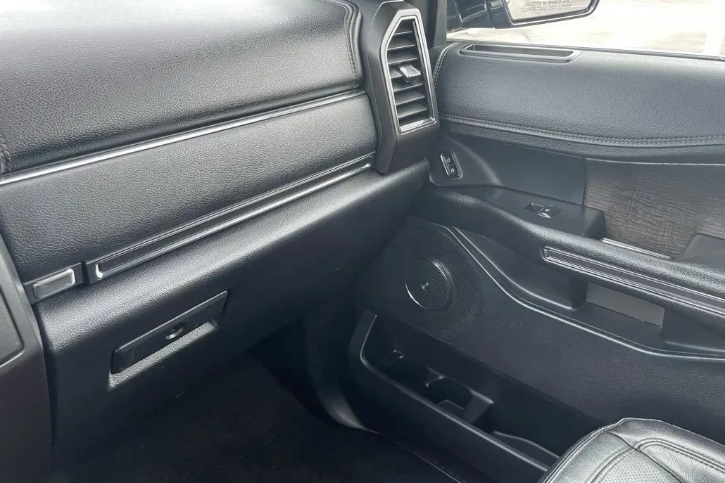 2020 Ford Expedition Limited photo 1