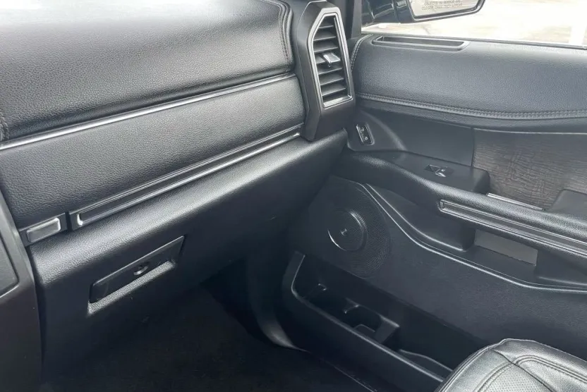 2020 Ford Expedition Limited photo 1