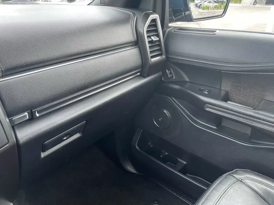 2020 Ford Expedition Limited photo 1