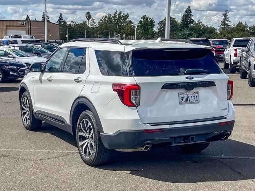 2022 Ford Explorer ST-Line photo 1