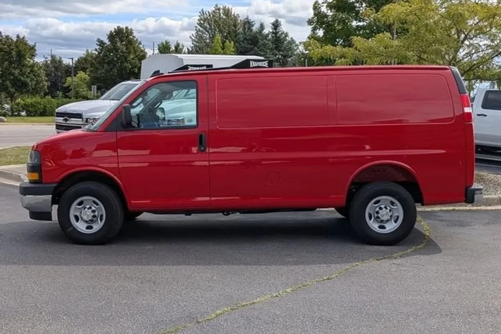 2025 Chevrolet Express Cargo 2500 photo 1