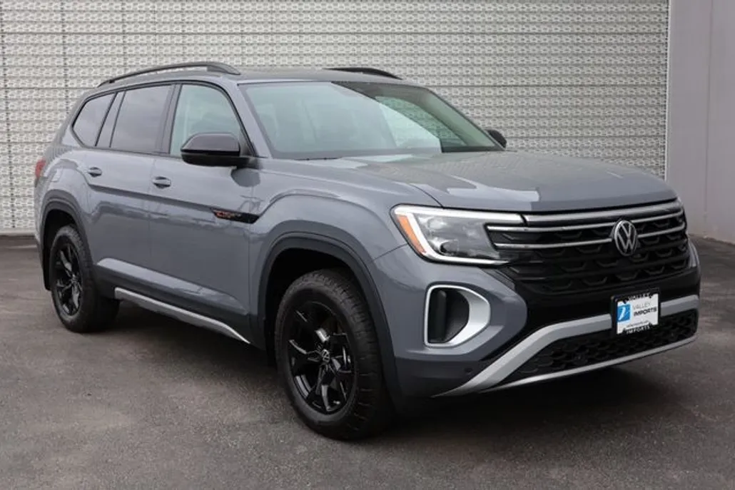2025 Volkswagen Atlas Peak Edition SE photo 1