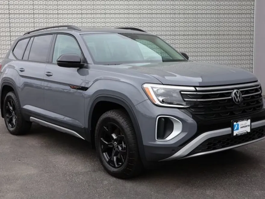 2025 Volkswagen Atlas Peak Edition SE photo 1