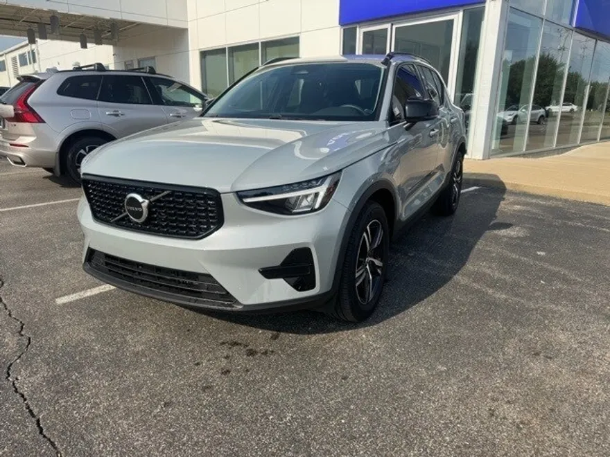 2024 Volvo XC40 Core photo 1