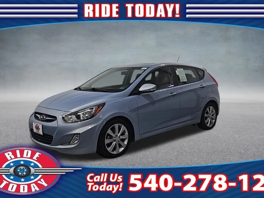 2013 Hyundai Accent SE photo 1