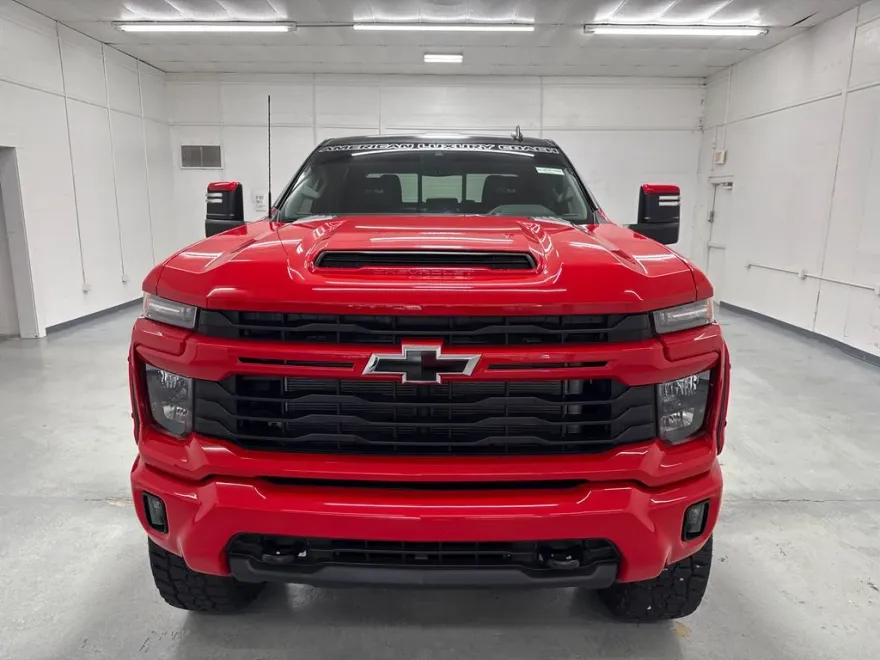 2025 Chevrolet Silverado 2500HD LT photo 1