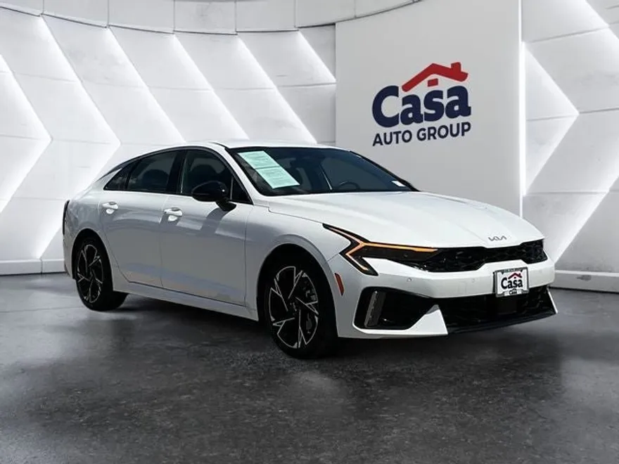 2025 Kia K5 GT-Line photo 1