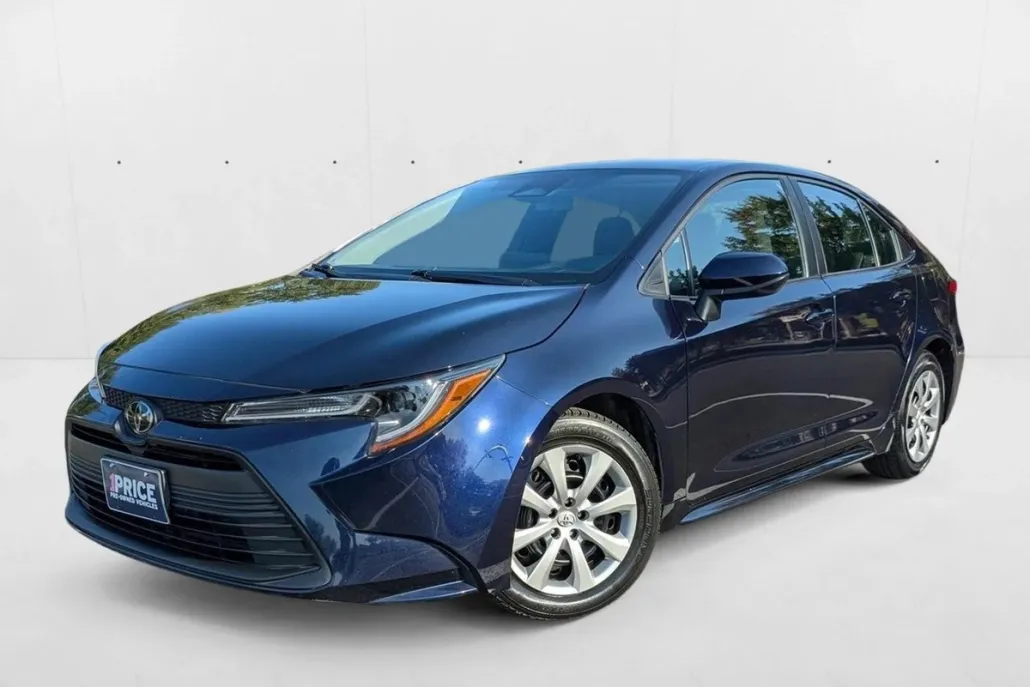 2023 Toyota Corolla LE photo 1